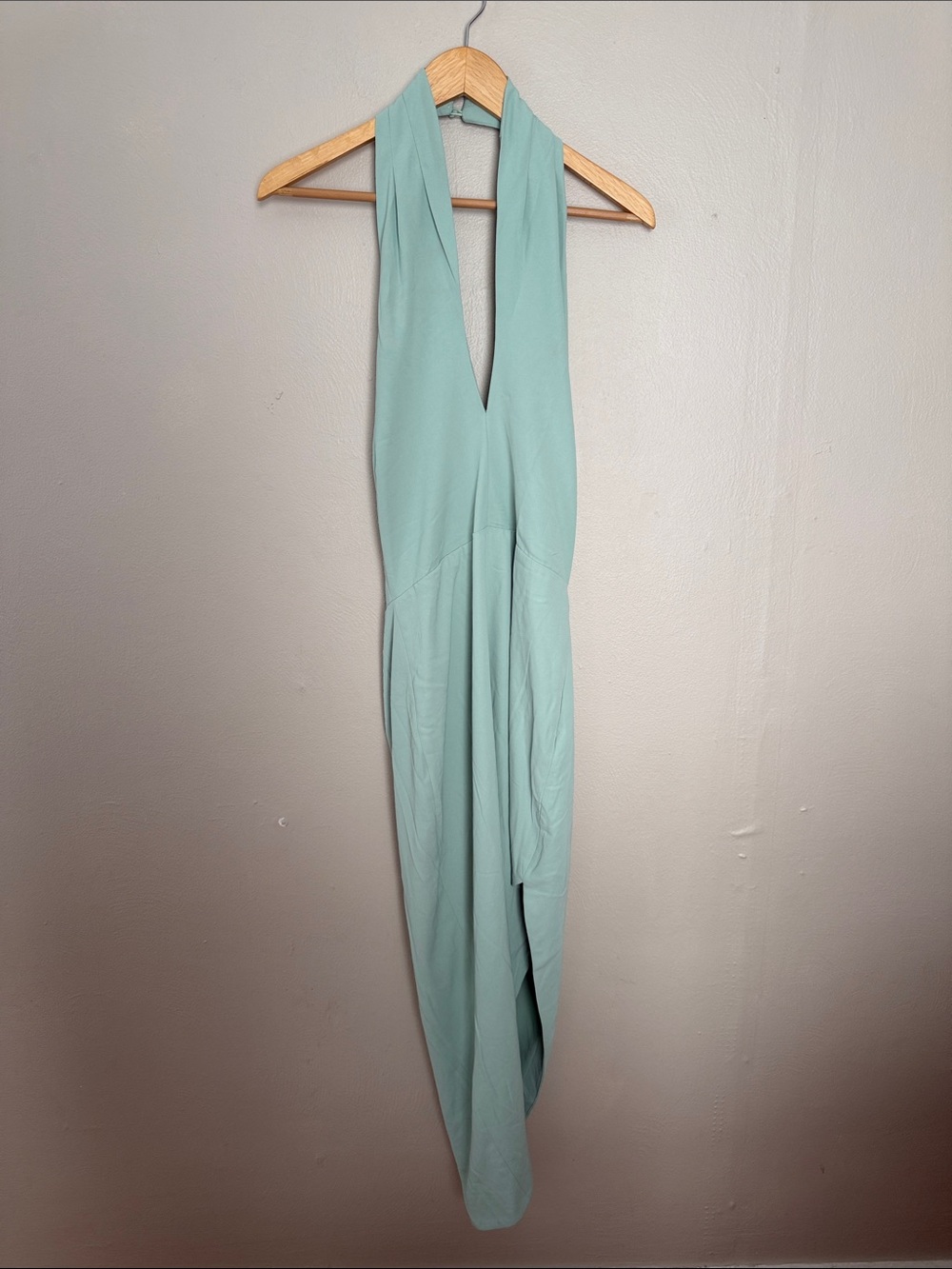 NWOT ASTR the label the Jodie halter Open-Back Mint Green asymmetrical dress